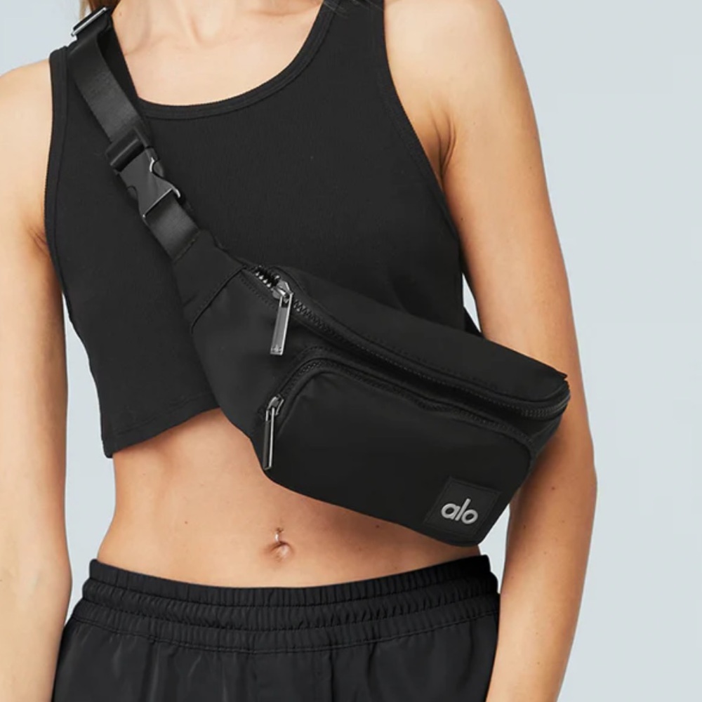 Alo crossbody Explorer Fanny Pack rand new
